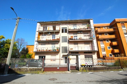 Foto Appartamento in Via Fabio Filzi 11, Marnate Centrale di 90 m²