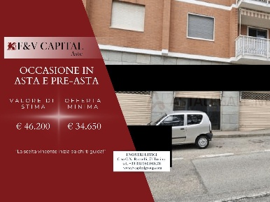Foto Locale commerciale in Strada Baldissero, Chieri Semicentro di 100 m²