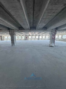 Foto Capannone industriale a Caserta Via Mondo di 12000 m² con 20 locali
