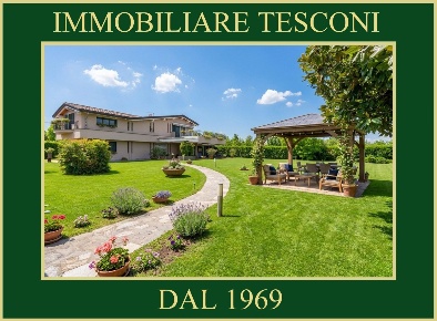 Foto Villa unifamiliare in via traversagna 60, Pietrasanta di 300 m²