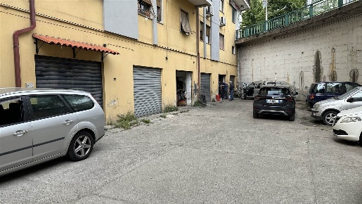 Foto Garage a Cosenza Stadio - Città 2000 di 48 m² con 1 locali in vendita