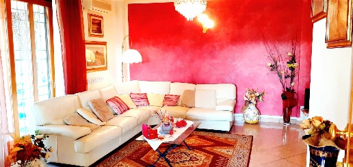 Foto Appartamento a Poggio a Caiano Centro di 140 m² con 7 locali