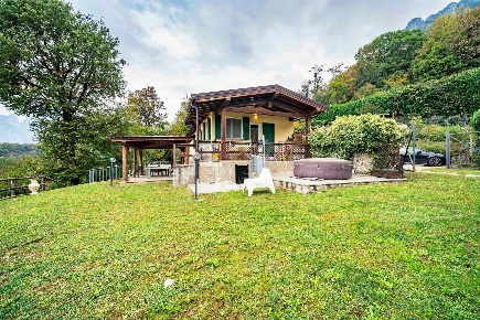 Foto Villa unifamiliare a Lecco Germanedo di 100 m² con 5 locali in vendita