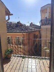 Foto Appartamento a Terni Centro Storico di 113 m² con 6 locali in vendita