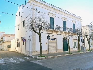 Foto Negozio in via Repubblica 67, Noci Centro di 90 m² con 2 locali