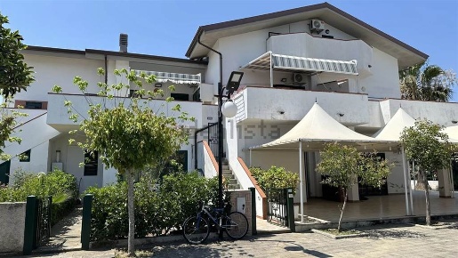 Foto Appartamento in Via Ischia 18, Villapiana di 62 m² con 2 locali