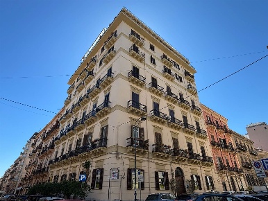 Foto Appartamento a Palermo Politeama - Ruggiero Settimo di 170 m²