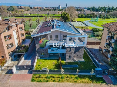 Foto Appartamento in via cilea 54, Cinisello Balsamo di 160 m² con 4 locali
