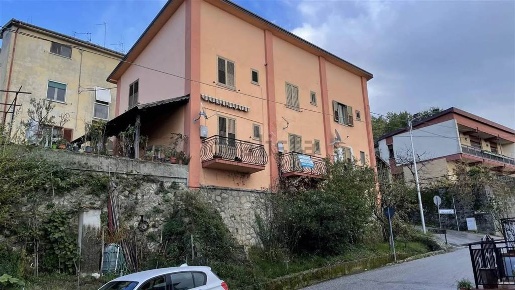 Foto Appartamento in via Mancarello 2, Mangone Centro di 65 m² con 3 locali