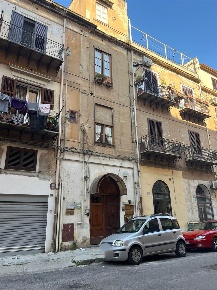 Foto Appartamento in via Rosario Riolo  36, Palermo di 129 m² con 5 locali