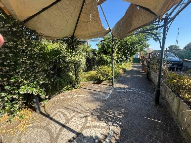 Foto Villa unifamiliare a Marcianise di 320 m² con 5 locali in affitto