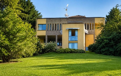 Foto Villa unifamiliare a Traversetolo di 550 m² con 14 locali in vendita