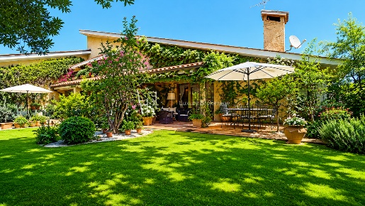 Foto Villa bifamiliare a Roma Olgiata di 380 m² in vendita