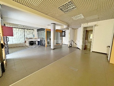 Foto Locale commerciale in Via Marconi 1, Caneva Centro di 123 m²