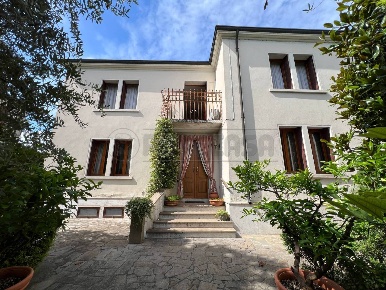 Foto Villa a schiera in Via F. Crispi 15, Barbarano Mossano di 270 m²
