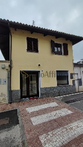 Foto Locale commerciale in Via Maria Teresa Fornasio, Beinasco Centro