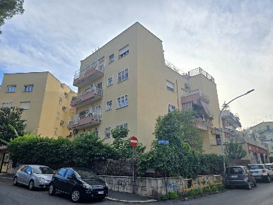 Foto Appartamento in Via Montasio 41, Roma Città Giardino di 84 m²