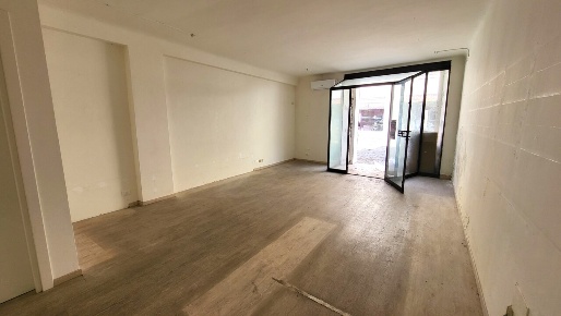Foto Locale commerciale a Senigallia Centro Storico di 45 m² con 2 locali
