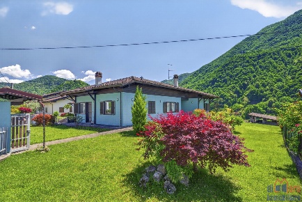 Foto Villa unifamiliare in Via Mocenigo 13, Vestone di 343 m² con 9 locali