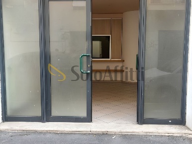 Foto Locale commerciale in Via Enrico Dandolo, Latina Centro di 85 m²