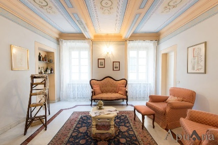 Foto Appartamento a Massa Centro di 280 m² con 6 locali in affitto