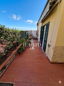 Foto Casa indipendente a Campi Bisenzio Centro di 120 m² con 5 locali