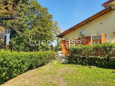 Foto Case semi ndipendenti a Villa Basilica Pizzorne di 60 m² con 3 locali