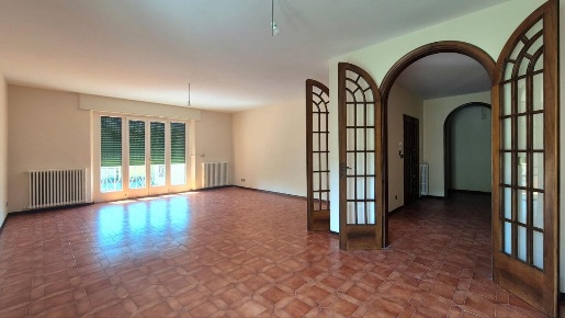 Foto Appartamento a Lucca Ponte a Moriano di 186 m² con 6 locali in vendita