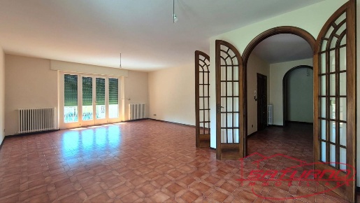 Foto Appartamento a Lucca Ponte a Moriano di 186 m² con 6 locali in vendita