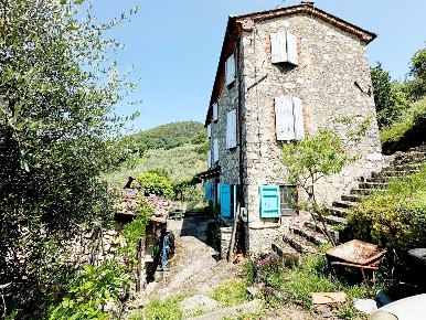 Foto Rustico a Borgo a Mozzano di 150 m² con 6 locali in vendita