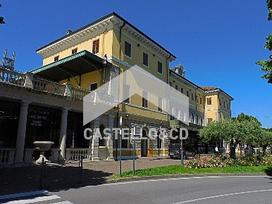 Foto Appartamento in VIALE CAVOUR, Desenzano del Garda Desenzano Centro