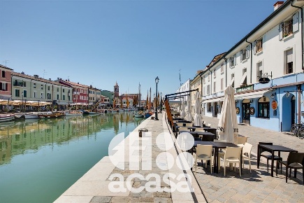 Foto Negozio in via Marino Moretti, Cesenatico Porto Canale di Ponente