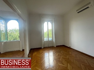 Foto Appartamento in Piazzale Aquileia, Milano Dezza di 95 m² con 2 locali