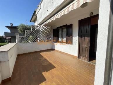Foto Villa a schiera in VIA VOLTA, Martinengo Centro di 216 m² con 4 locali