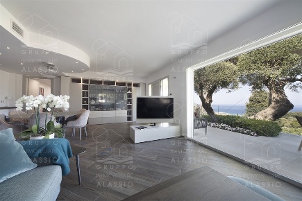 Foto Villa unifamiliare a Diano Marina di 134 m² con 4 locali in vendita