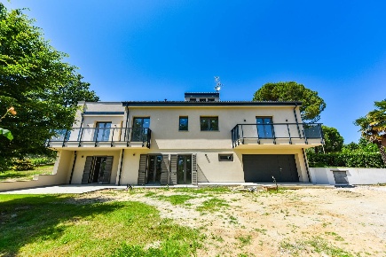 Foto Villa bifamiliare in Strada Moncalvo, Moncalieri di 185 m² in vendita
