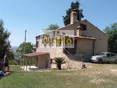Foto Casa indipendente in Contrada tesino, Offida di 180 m² con 8 locali
