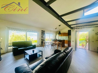 Foto Villa unifamiliare in VIA ABBAZIA DI PIONA, Colico di 279 m²