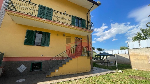 Foto Villa a schiera a San Nicola Manfredi Centro di 260 m² con 12 locali