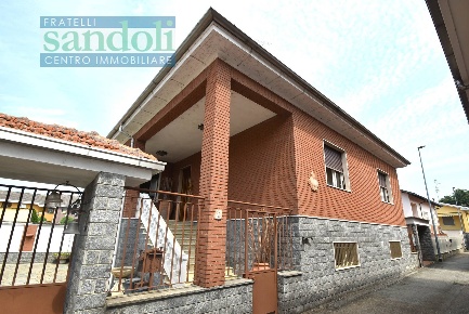 Foto Casa indipendente in Via Rive, Vercelli Cappuccini di 200 m²