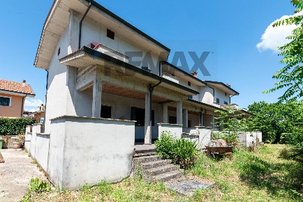 Foto Villa unifamiliare in Via Castel Chiodato 45, Monterotondo di 175 m²