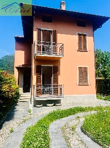 Foto Villa unifamiliare in via roma, Eupilio di 217 m² con 4 locali