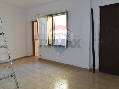 Foto Casa indipendente a Monterosso Almo di 360 m² con 8 locali in vendita