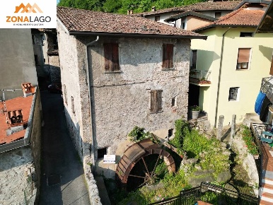 Foto Case semi ndipendenti in LOC. GOVINE 58, Pisogne Centro di 280 m²