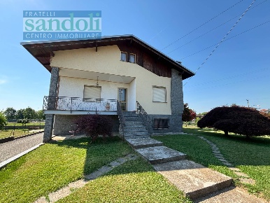 Foto Casa indipendente in Via IV Novembre, Benna di 265 m² con 5 locali
