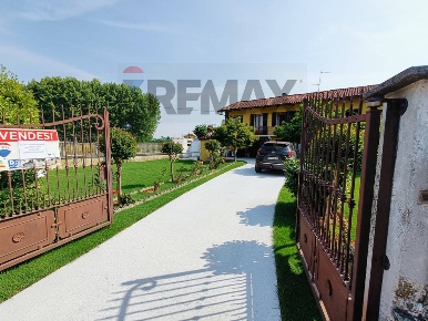 Foto Case semi ndipendenti in Via Montenero 6, Virle Piemonte di 189 m²