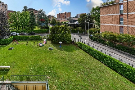 Foto Appartamento in Via Ambrogio Villa 8, Vedano al Lambro di 120 m²