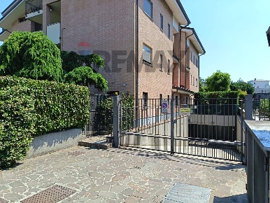 Foto Posti auto in Via Ciro Menotti 22, Muggiò Centro di 20 m² con 1 locali