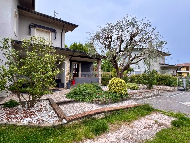 Foto Casa indipendente in VIA PALLADIO, Brendola Vò di 338 m² con 10 locali