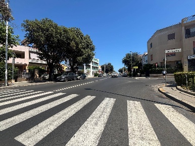 Foto Attività commerciale in Viale Colombo 149, Quartu Sant'Elena di 35 m²